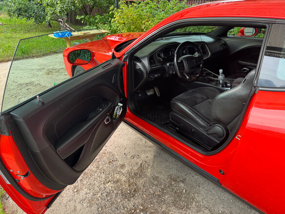 2021 Dodge Challenger III Рестайлинг 2, пурпурный, 4100000 рублей - вид 11