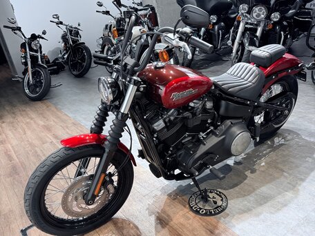 2017 Harley-Davidson Street Bob, красный, 1499000 рублей, вид 4