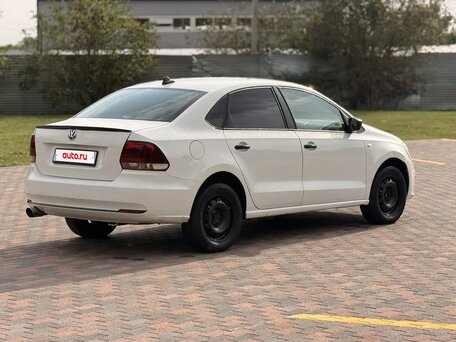 2018 Volkswagen Polo V Рестайлинг, белый, 630000 рублей, вид 4