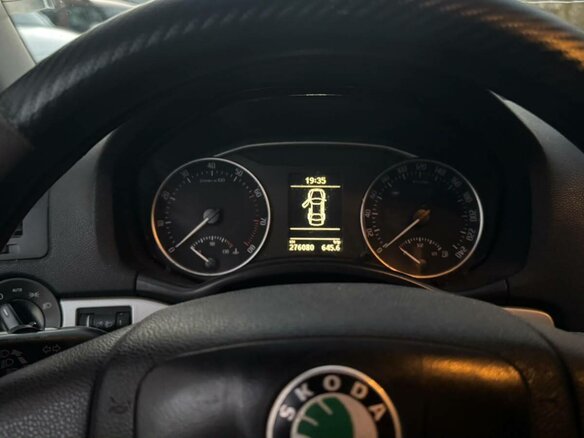 2010 Skoda Octavia II (A5) Рестайлинг, белый, 450000 рублей - вид 5