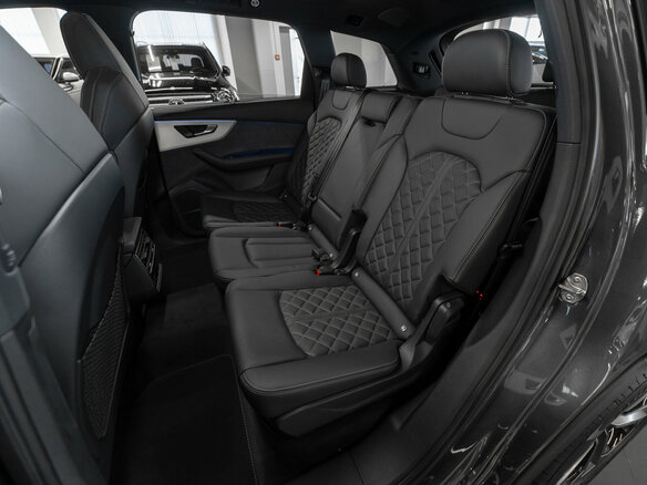 2026 Audi Q7 50 TDI II (4M) Рестайлинг 2, серый, 14670000 рублей - вид 13
