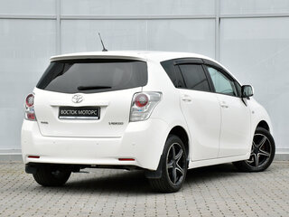 2010 Toyota Verso I, белый, 1075000 рублей, вид 2