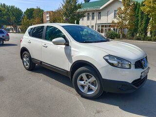 2013 Nissan Qashqai I Рестайлинг, белый, 950000 рублей, вид 1