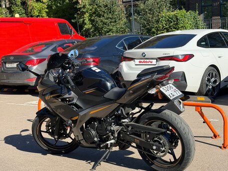 2022 Kawasaki Ninja 400, чёрный, 600000 рублей, вид 2