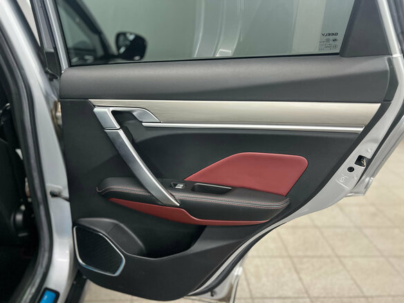 2021 Geely Coolray I, серебристый, 1600000 рублей - вид 12