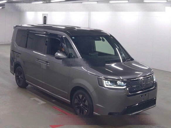 2022 Honda Stepwgn Spada VI, серебристый, 2390000 рублей
