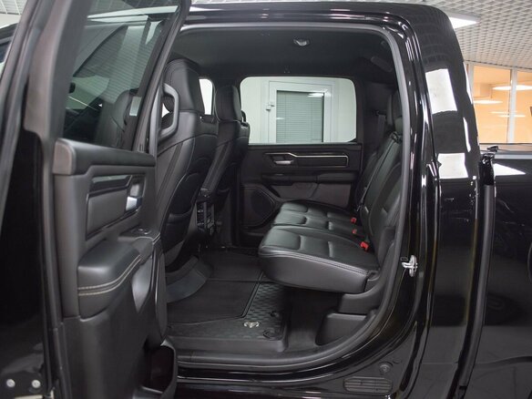 2022 Ram 1500 Crew Cab eTorque V, чёрный, 7999000 рублей - вид 14