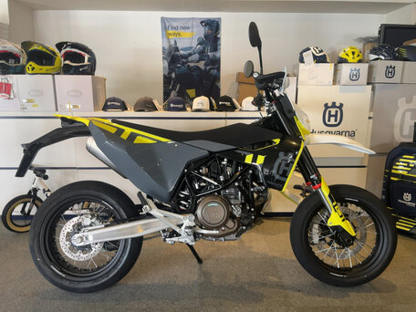 2024 Husqvarna 701 Supermoto, чёрный, 1200000 рублей, вид 2