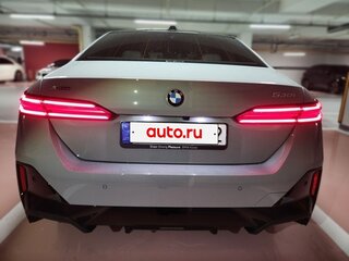 2026 BMW 5 серии 530i xDrive VIII (G60/G61/G68), серый, 8161306 рублей, вид 3