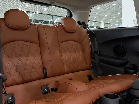 2022 Mini Hatch Cooper III (F55/F56) Рестайлинг 2, серый, 1980000 рублей - вид 14