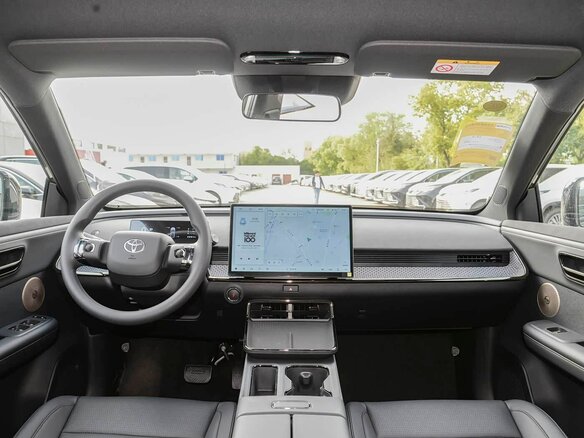 2026 Toyota bZ3X 58.3 kWh, серый, 2650000 рублей - вид 5