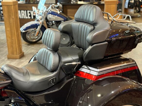 2020 Harley-Davidson CVO Tri Glide, чёрный, 7350000 рублей - вид 12