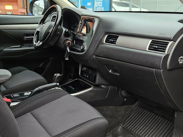 2017 Mitsubishi Outlander III Рестайлинг 2, чёрный, 1825000 рублей - вид 13