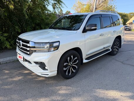 2017 Toyota Land Cruiser 200 Series Рестайлинг 2, белый, 6900000 рублей, вид 1