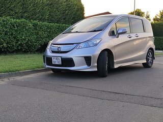2013 Honda Freed I Рестайлинг, серебристый, 1070000 рублей, вид 4