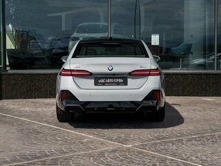 2025 BMW 5 серии 530i xDrive VIII (G60/G61/G68), серый, 9900000 рублей, вид 4