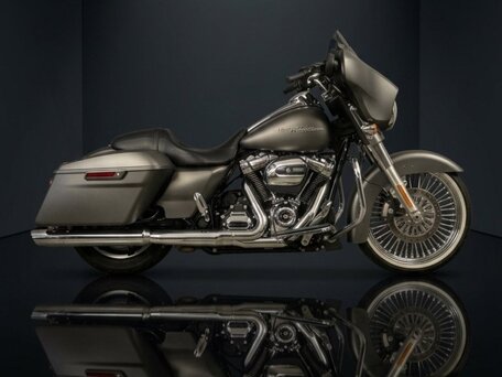 2018 Harley-Davidson Street Glide, серый, 1749999 рублей, вид 1