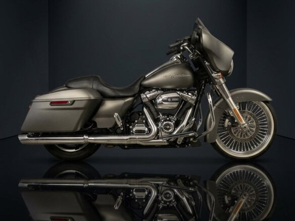 2018 Harley-Davidson Street Glide, серый, 1749999 рублей