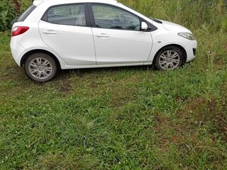 2012 Mazda 2 II Рестайлинг (DE2), белый, 600000 рублей, вид 2
