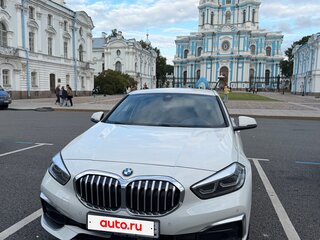 2022 BMW 1 серии 118i III (F40), белый, 2900000 рублей, вид 2