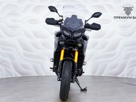 2023 Yamaha MT-09 Tracer (FJ-09), серебристый, 1499000 рублей, вид 4