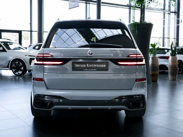2022 BMW X7 40d I (G07) Рестайлинг, серый, 13100000 рублей - вид 5