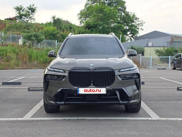 2025 BMW X7 40i I (G07) Рестайлинг, зелёный, 12290032 рублей - вид 1