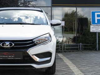 2026 Lada (ВАЗ) Vesta I Рестайлинг (NG), белый, 1631000 рублей, вид 4