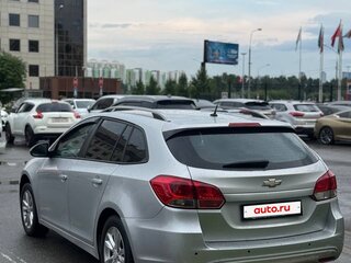 2013 Chevrolet Cruze I Рестайлинг, серебристый, 600000 рублей, вид 4