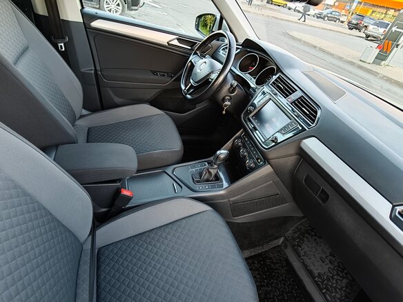 2017 Volkswagen Tiguan II, серебристый - вид 7