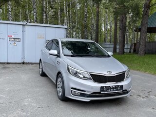 2017 Kia Rio III Рестайлинг, серебристый, 1110000 рублей, вид 2