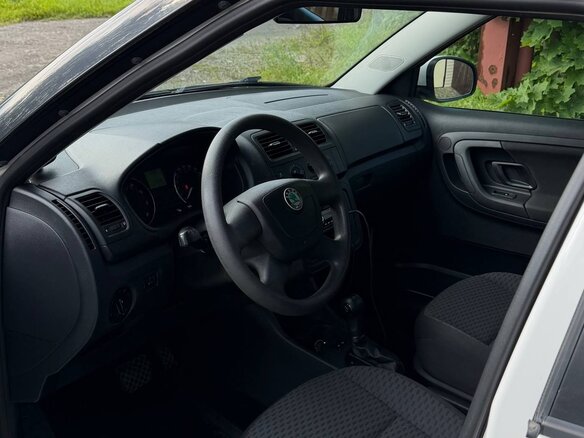 2011 Skoda Fabia II Рестайлинг, белый, 770000 рублей - вид 10