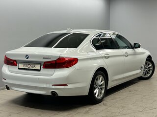 2020 BMW 5 серии 520i VII (G30/G31/G38), белый, 2666000 рублей, вид 2