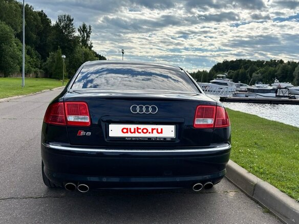 2006 Audi S8 II (D3), синий - вид 6