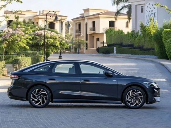 2025 Volkswagen ID.7 85 kWh, серый - вид 5