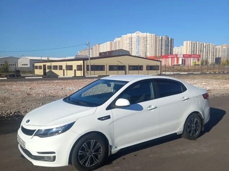 2017 Kia Rio III Рестайлинг, белый, 1200000 рублей, вид 1