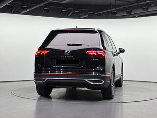 2023 Volkswagen Tiguan II Рестайлинг, чёрный, 3690000 рублей, вид 5