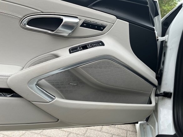 2016 Porsche Cayman III 718 (982), белый, 7500000 рублей - вид 10