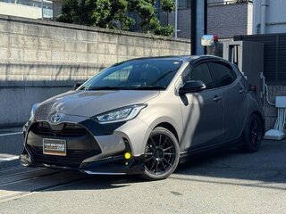 2023 Toyota Yaris IV, серебристый, 1123000 рублей, вид 1