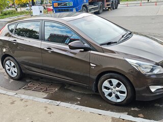 2015 Hyundai Solaris I Рестайлинг, коричневый, 970000 рублей, вид 4