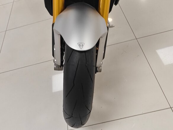 2026 Triumph Street Triple, серый, 1580000 рублей - вид 14