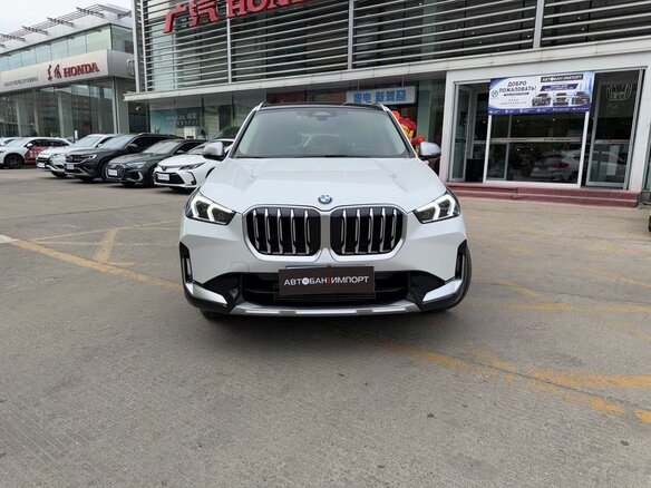 2023 BMW X1 20Li sDrive III (U11/U12), белый - вид 1
