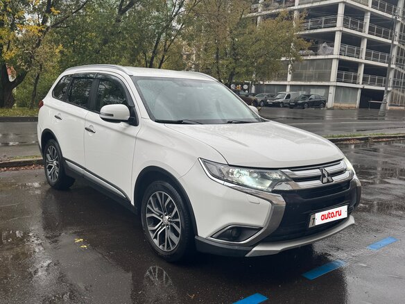 2016 Mitsubishi Outlander III Рестайлинг 2, белый, 2100000 рублей - вид 17