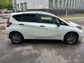 2020 Nissan Note e-Power II Рестайлинг, белый, 1450000 рублей, вид 4