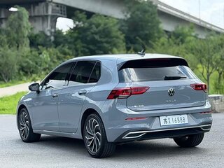 2021 Volkswagen Golf VIII, серый, 1450000 рублей, вид 4
