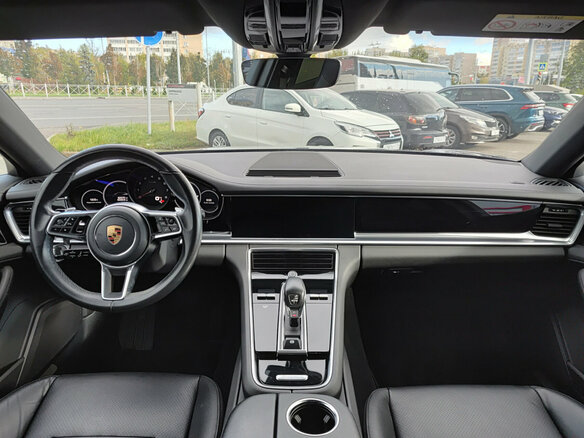 2019 Porsche Panamera 4 Sport Turismo II, серый, 7500000 рублей - вид 13