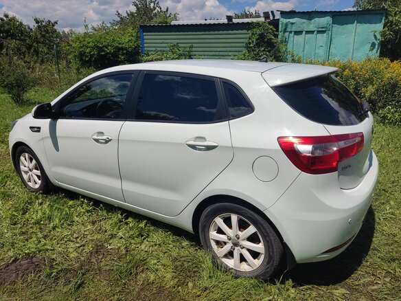 2014 Kia Rio 4-speed III, белый, 910000 рублей - вид 7