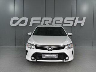 2016 Toyota Camry VII (XV50) Рестайлинг, белый, 2349000 рублей, вид 3