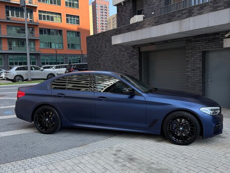 2019 BMW 5 серии 530i xDrive VII (G30/G31/G38), синий, 3470000 рублей, вид 3