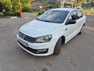 2017 Volkswagen Polo V Рестайлинг, белый, 810000 рублей, вид 2